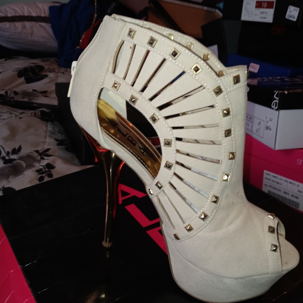 Cream and gold heel